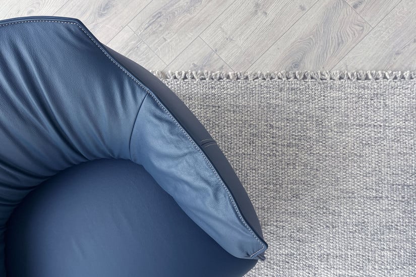 Archibald Large Blue Leather Armchair (Expo Offer) Poltrona Frau - 3