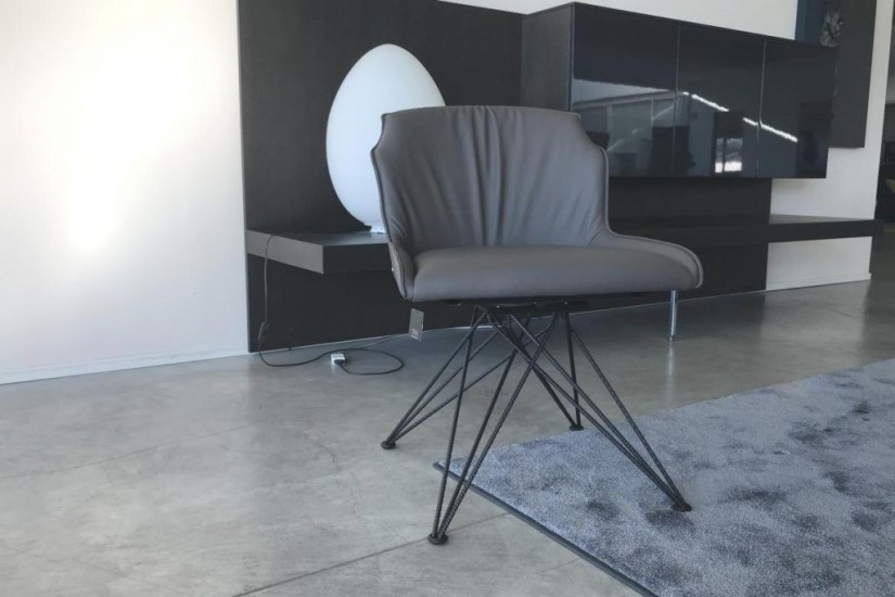 Chaise Flaminia couleur gris foncé (Offre Expo)