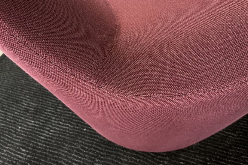 Grande Papilio Armchair in purple (Expo Offer)