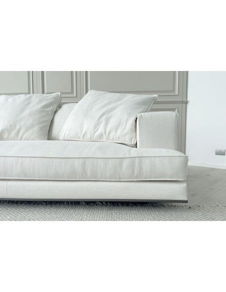 Arbiter Sofa (Expo Offer)